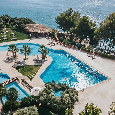Candia Park Village Hotell
